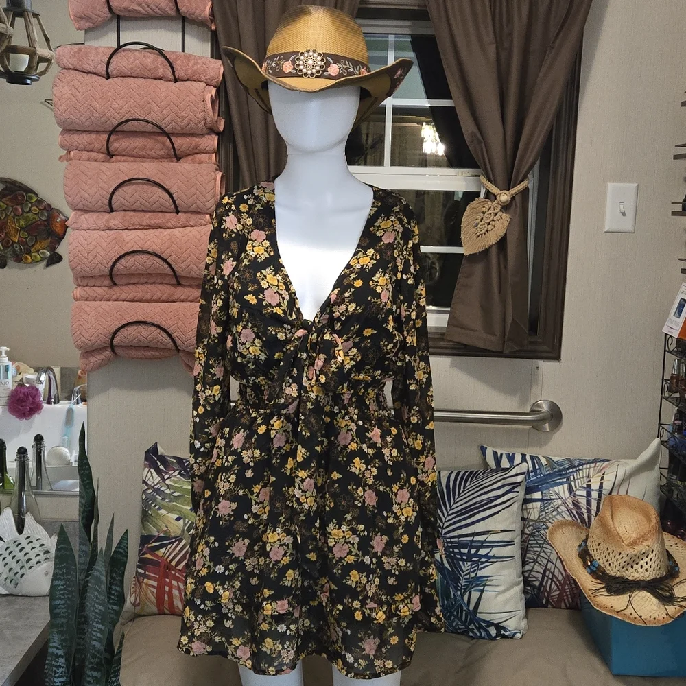 New !    Black Floral Peasant Dress - Picture 3 of 6